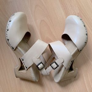 Tan leather clogs 37 EU,minimal wear. $60.Dansko